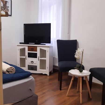 Varalja Apartman 塔塔 外观 照片