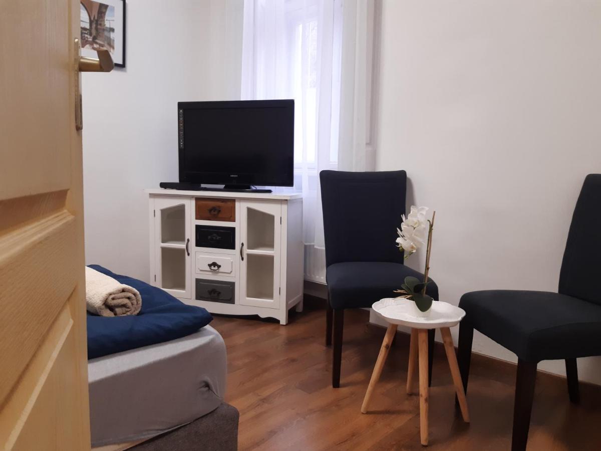 Varalja Apartman 塔塔 外观 照片