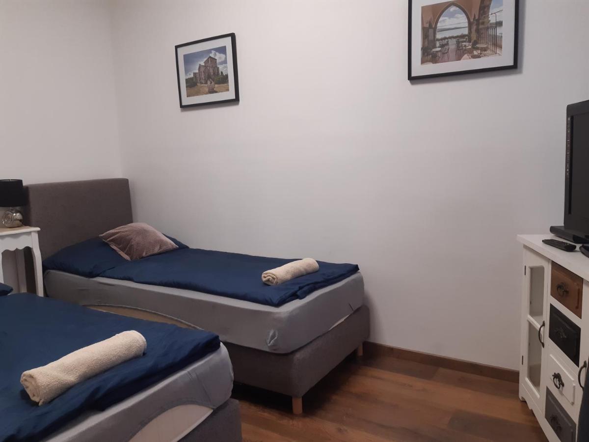Varalja Apartman 塔塔 外观 照片