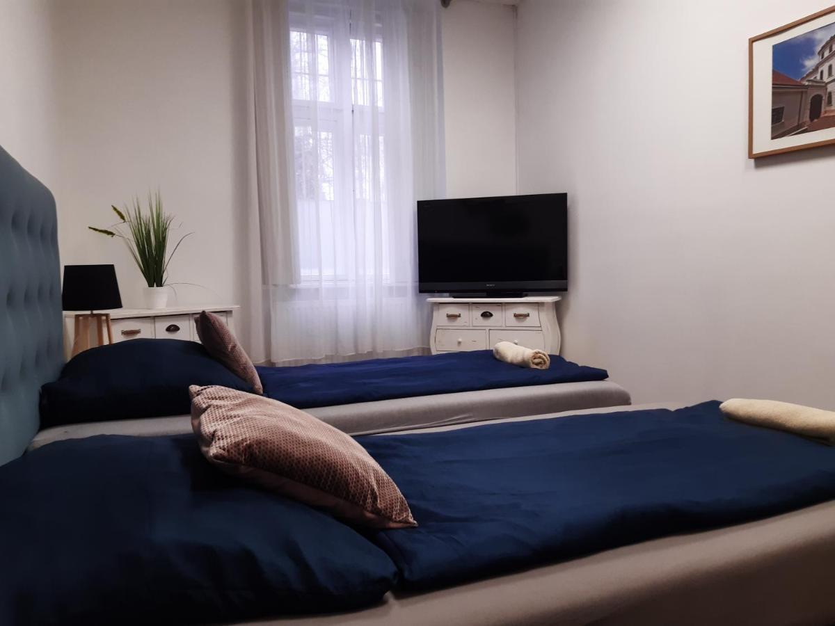 Varalja Apartman 塔塔 外观 照片