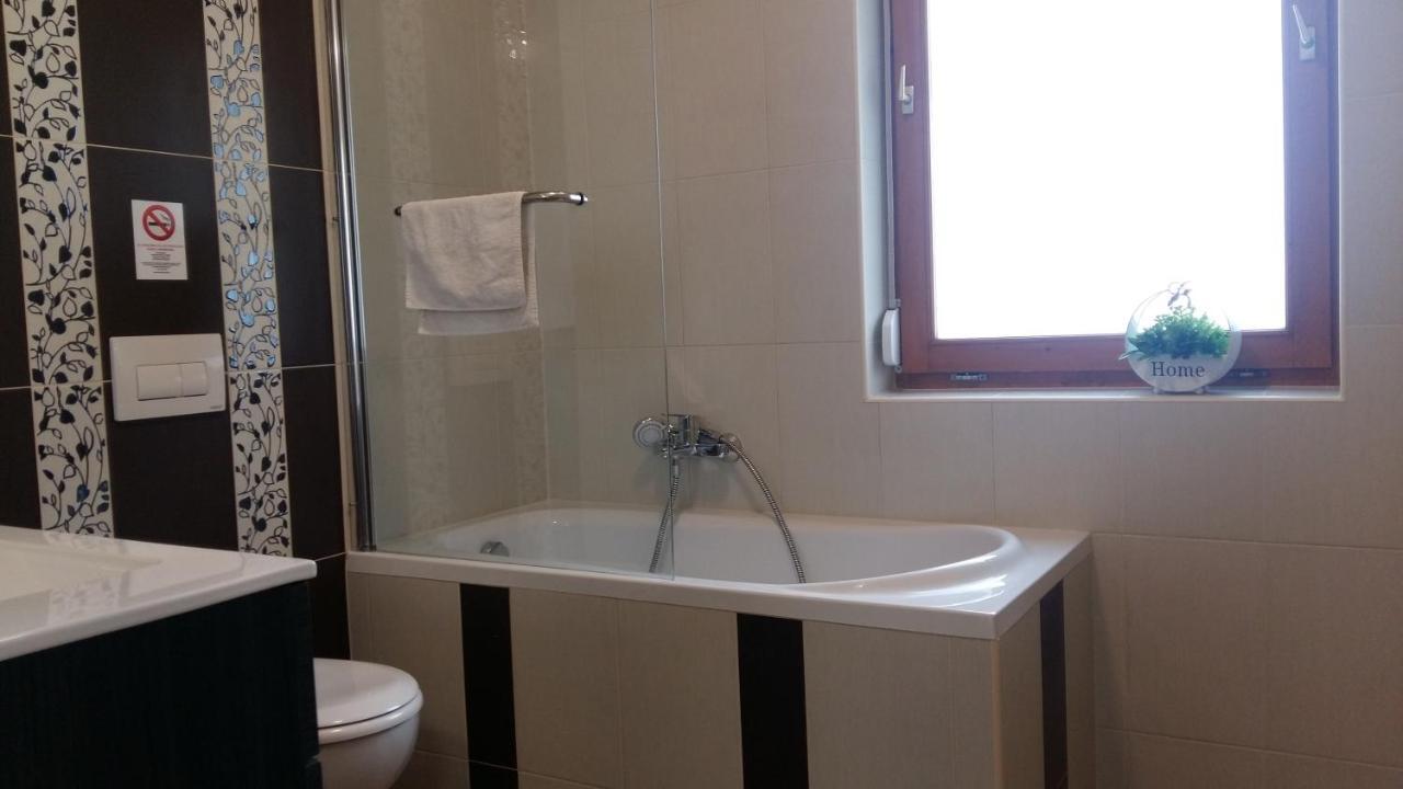 Varalja Apartman 塔塔 外观 照片